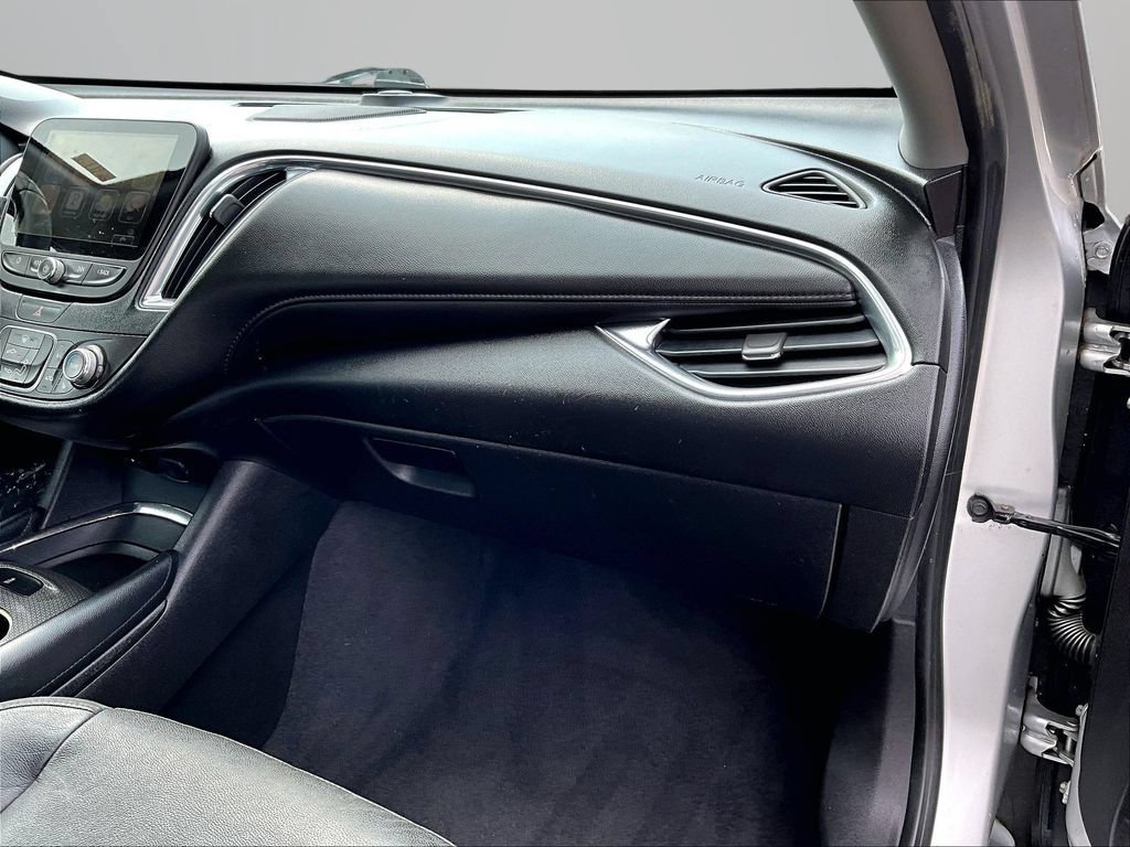 Used 2016 Chevrolet Malibu LT w/ Leather Package FWD image 18
