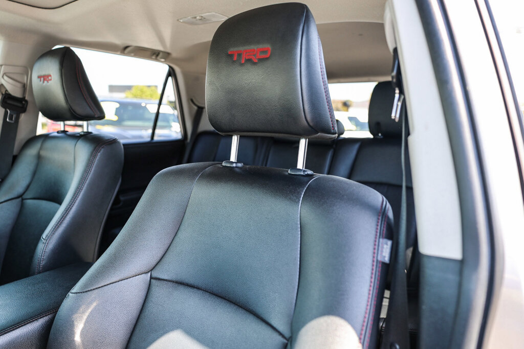 Certified 2020 Toyota 4Runner TRD Off-Road Premium w/ Moonroof Package AWD/4WD image 17