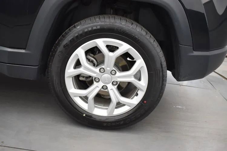 Used 2024 Jeep Compass Latitude AWD/4WD image 36