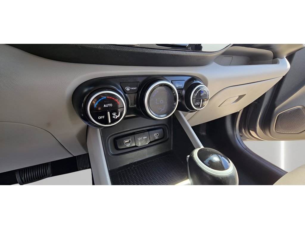 Used 2023 Hyundai Venue SEL w/ Cargo Package FWD image 32