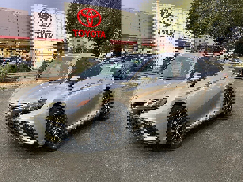 Used 2023 Toyota Camry SE