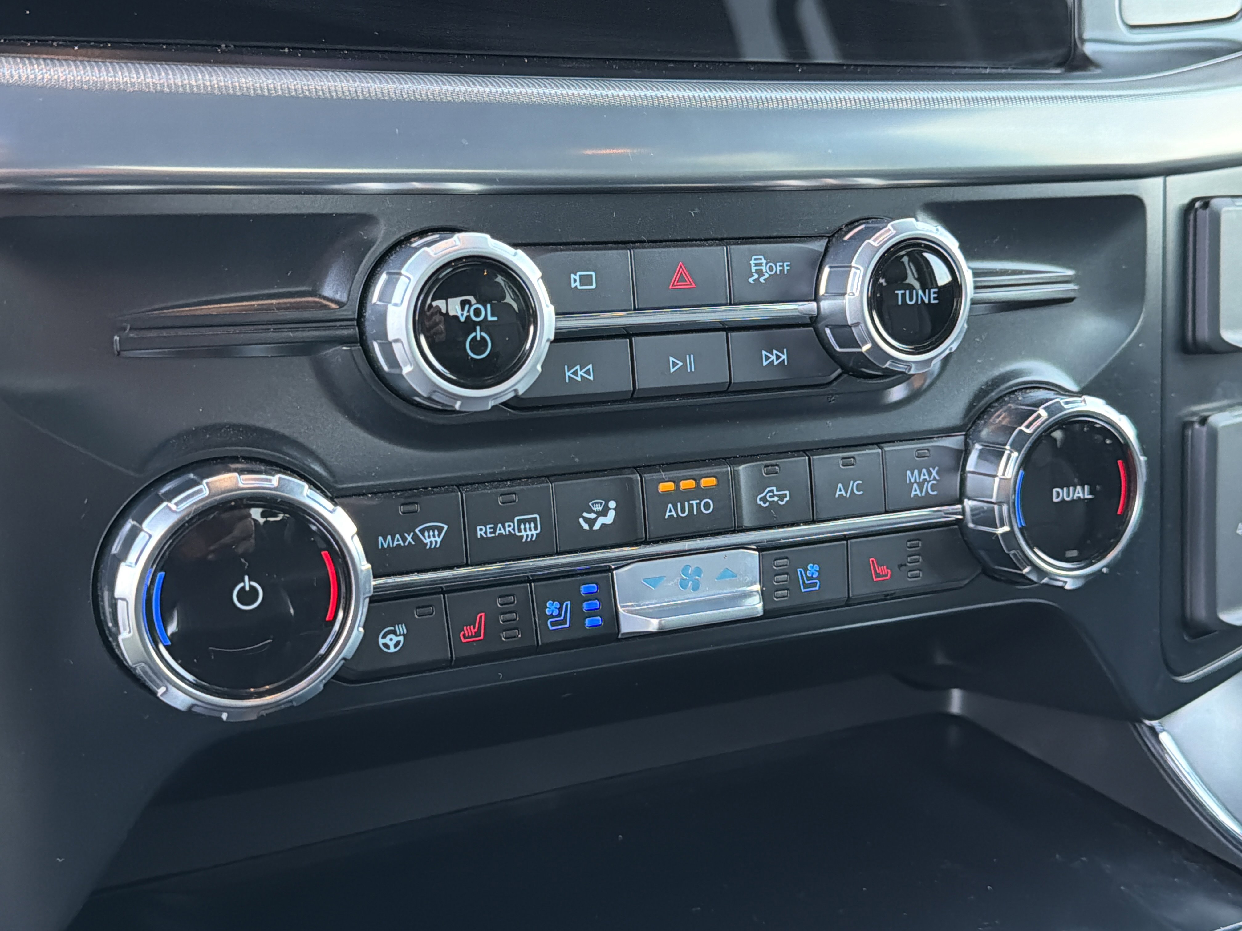 Used 2025 Ford F150 Lariat w/ Equipment Group 501A Mid image 32