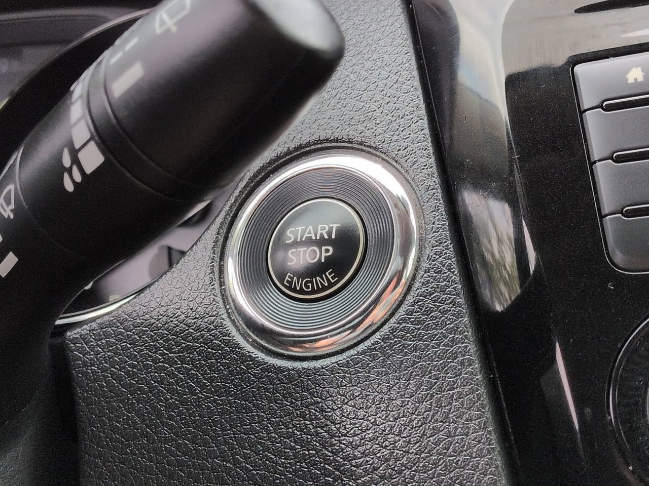 Used 2018 Nissan Rogue SL AWD/4WD image 28