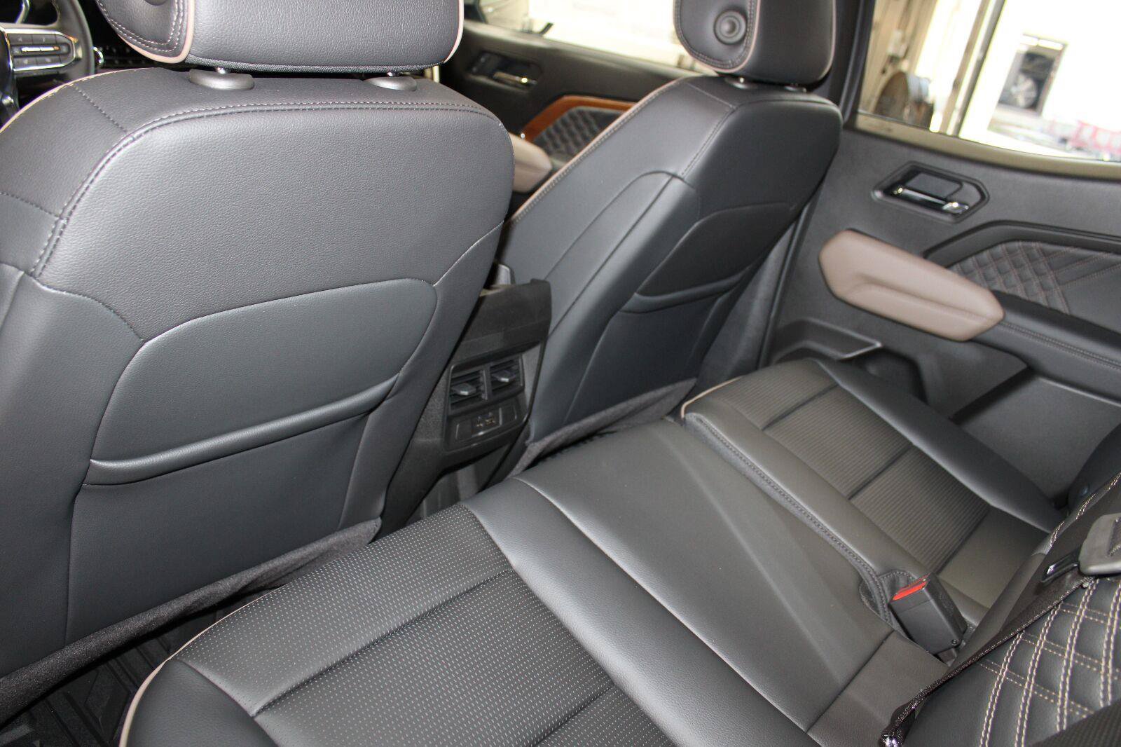 New 2026 GMC Canyon Denali w/ LPO, Denali Black Edition AWD/4WD image 24