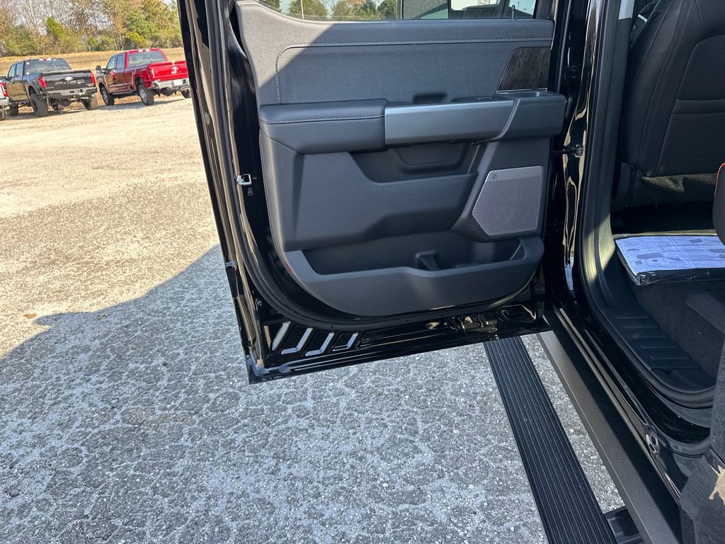 New 2026 Ford F250 Lariat w/ Black Appearance Package image 21