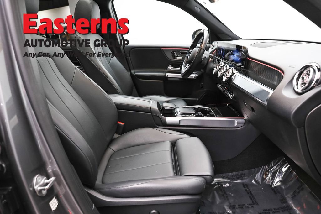 Used 2021 Mercedes-Benz GLB 250 4MATIC w/ Premium Package image 24
