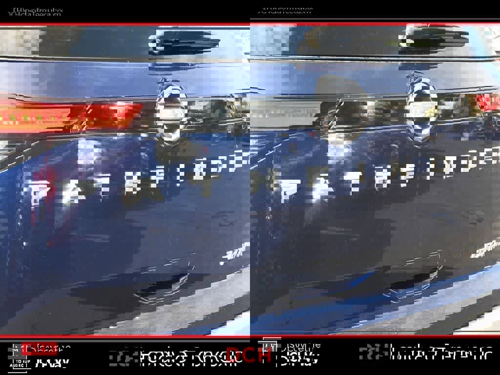 Used 2022 Nissan Pathfinder Platinum w/ Cargo Package image 7