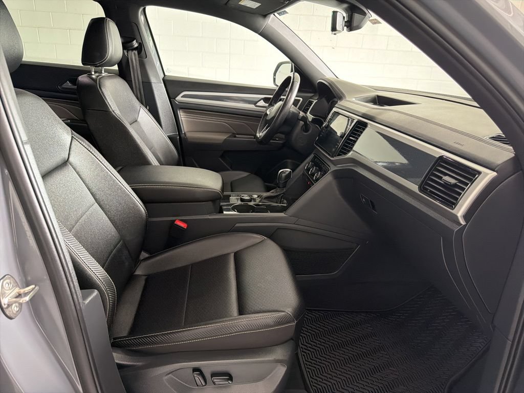 Certified 2023 Volkswagen Atlas Cross Sport SEL R-Line AWD/4WD image 42