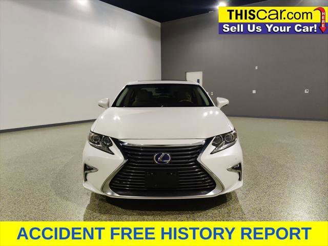 Used 2017 Lexus ES 300h w/ Luxury Package FWD image 3