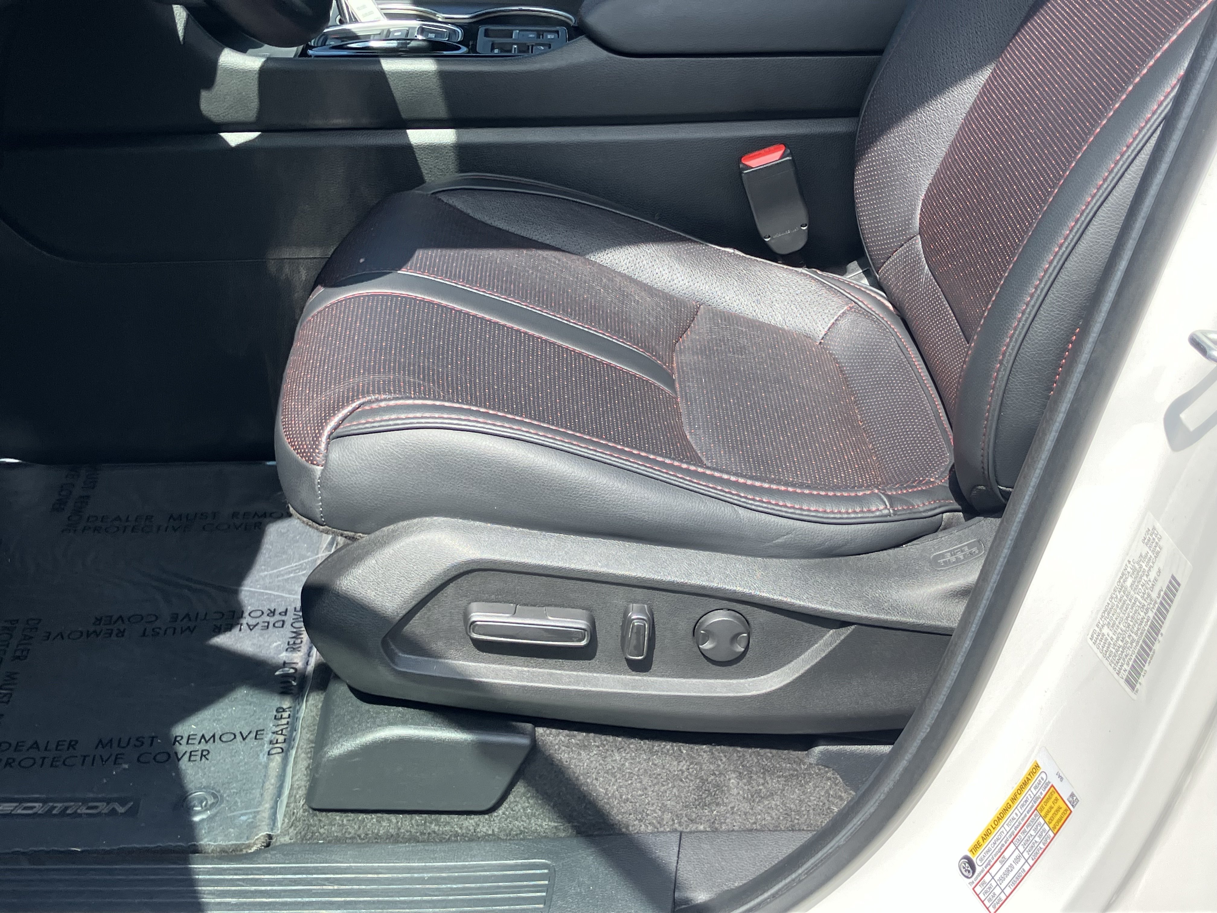 Certified 2025 Honda Pilot Black Edition image 17