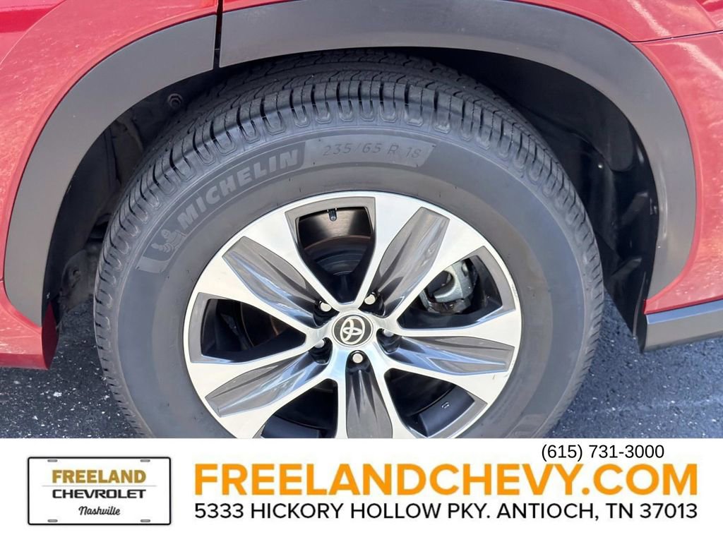 Used 2020 Toyota Highlander XLE FWD image 11