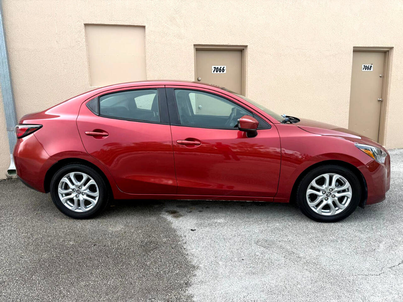 Used 2016 Scion iA 4dr Sdn Man (Natl) image 9