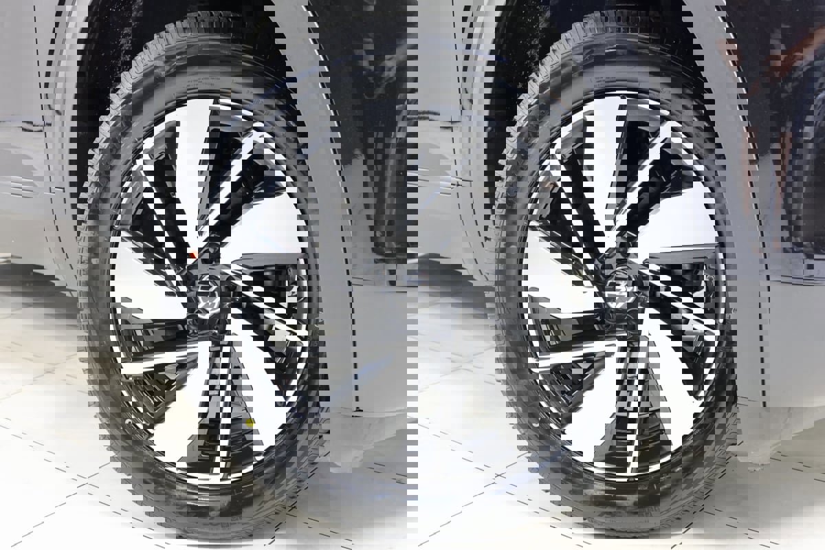 Used 2024 Volkswagen Atlas SE image 13