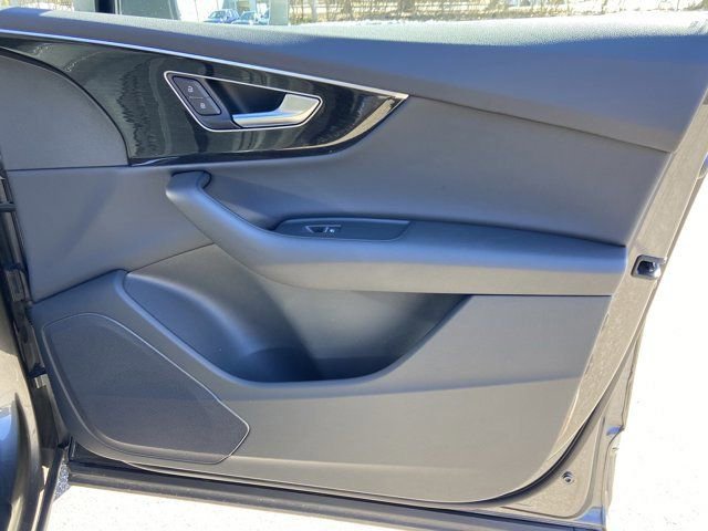 Used 2025 Audi Q7 3.0T Premium image 27