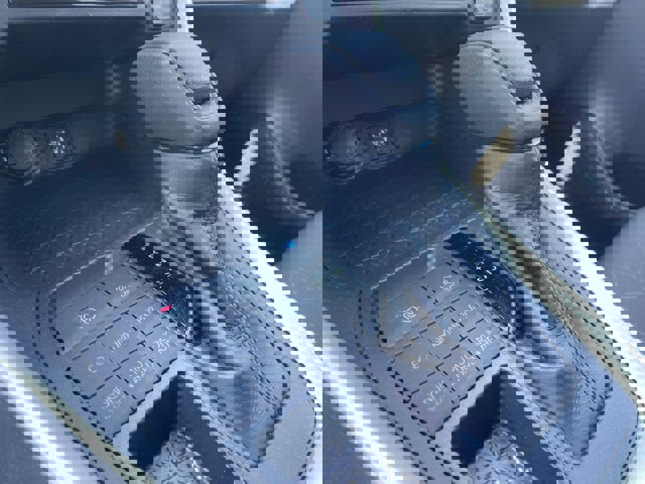 Used 2024 Toyota RAV4 XLE AWD/4WD image 6