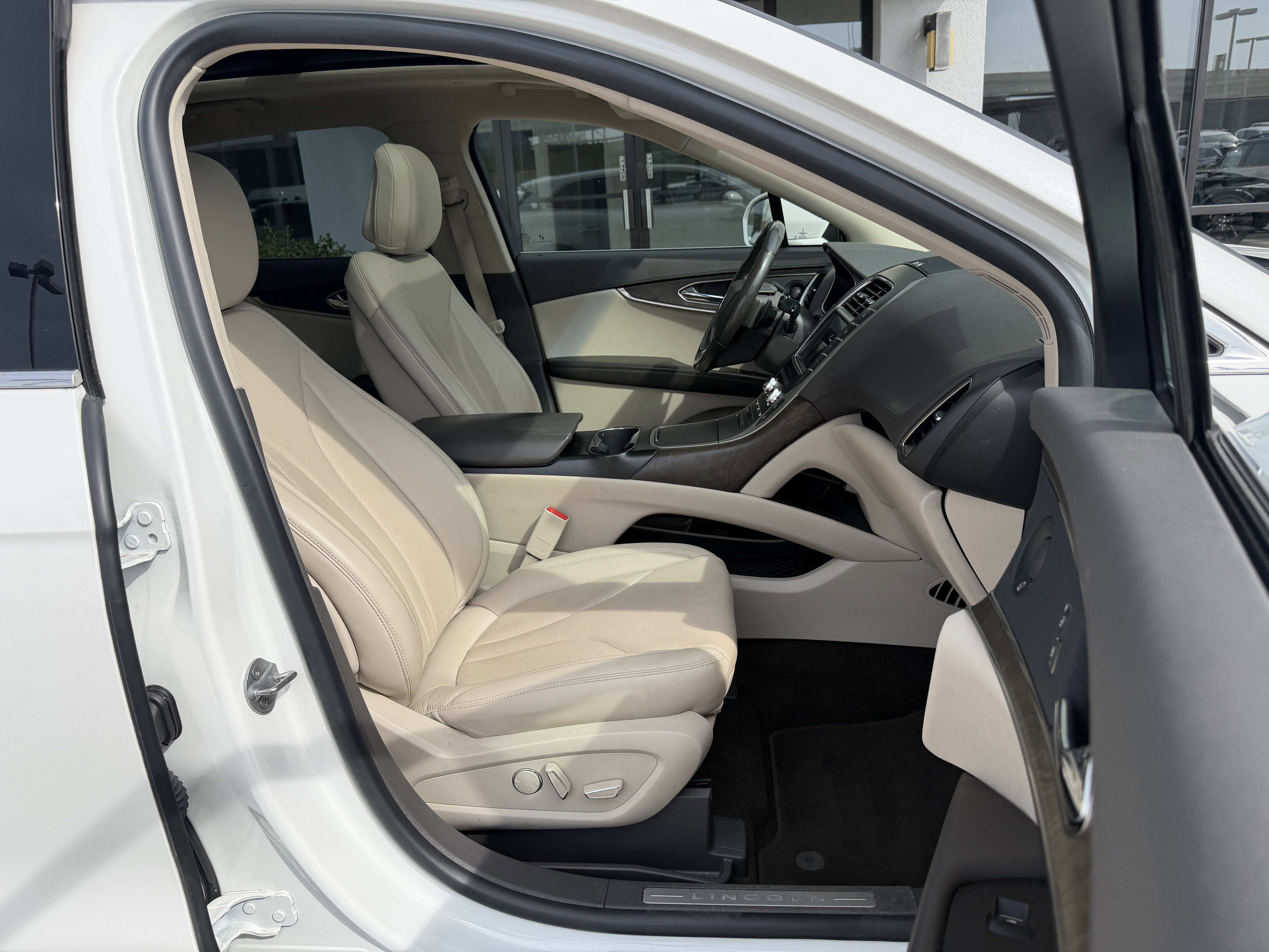 Used 2020 Lincoln Nautilus Reserve w/ Equipment Group 201A image 18