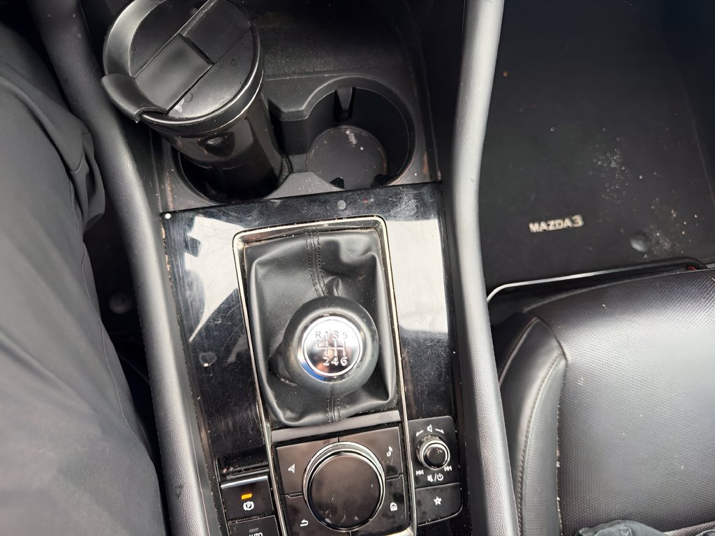 Used 2022 MAZDA MAZDA3 s FWD image 6