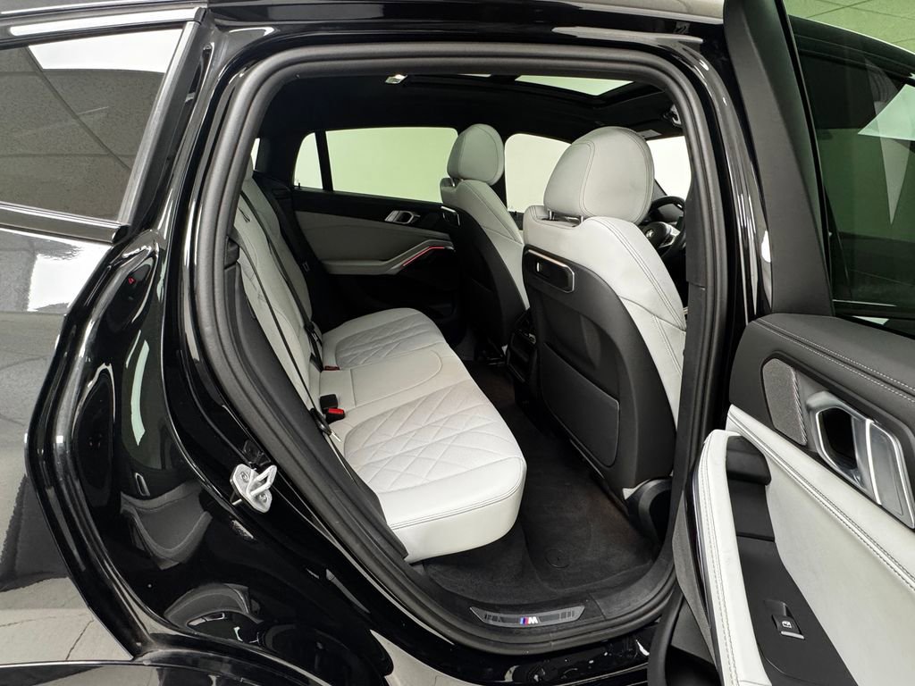 Used 2024 BMW X6 xDrive40i w/ Premium Package image 16