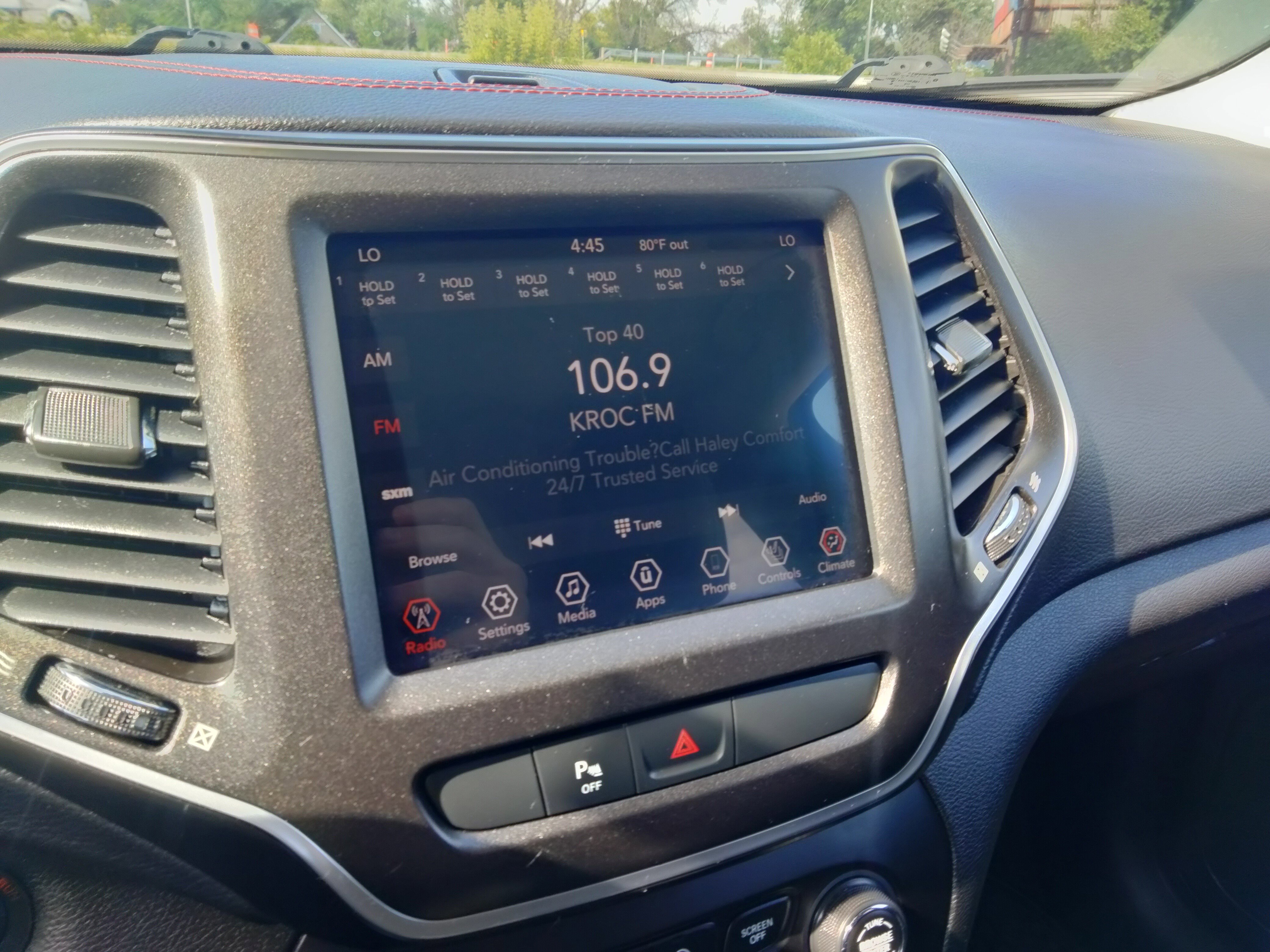 Used 2019 Jeep Cherokee Trailhawk w/ Cold Weather Group image 20