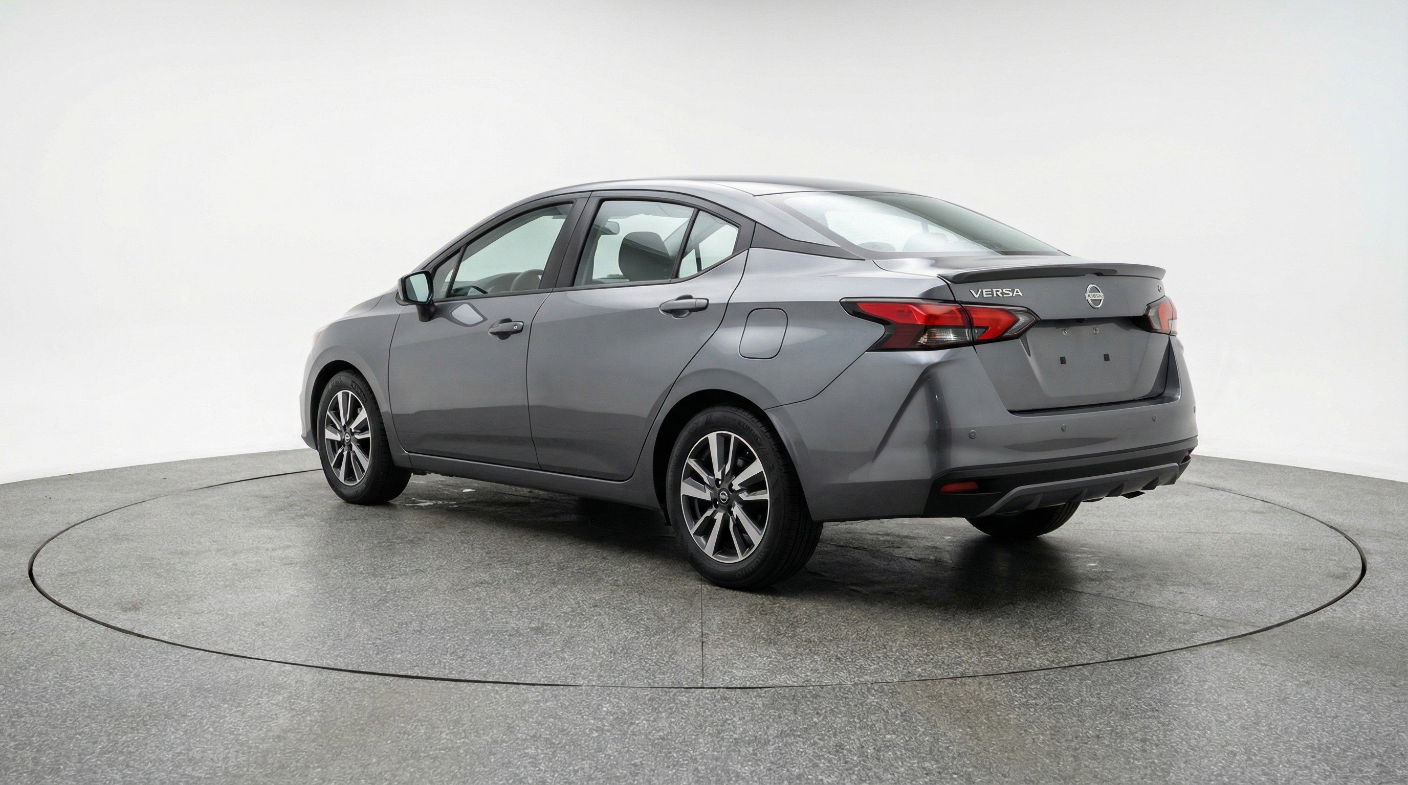 Used 2025 Nissan Versa SV image 6