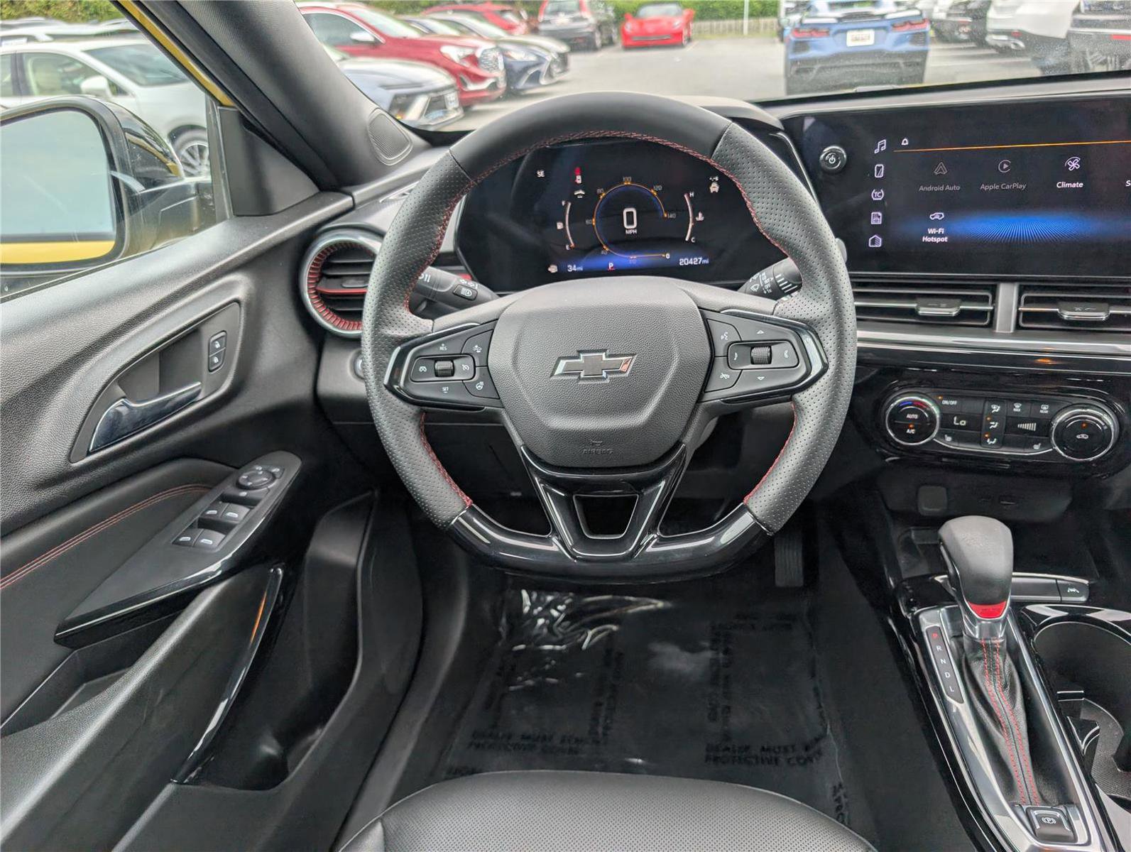 Used 2025 Chevrolet Trax RS w/ Sunroof Package FWD image 17