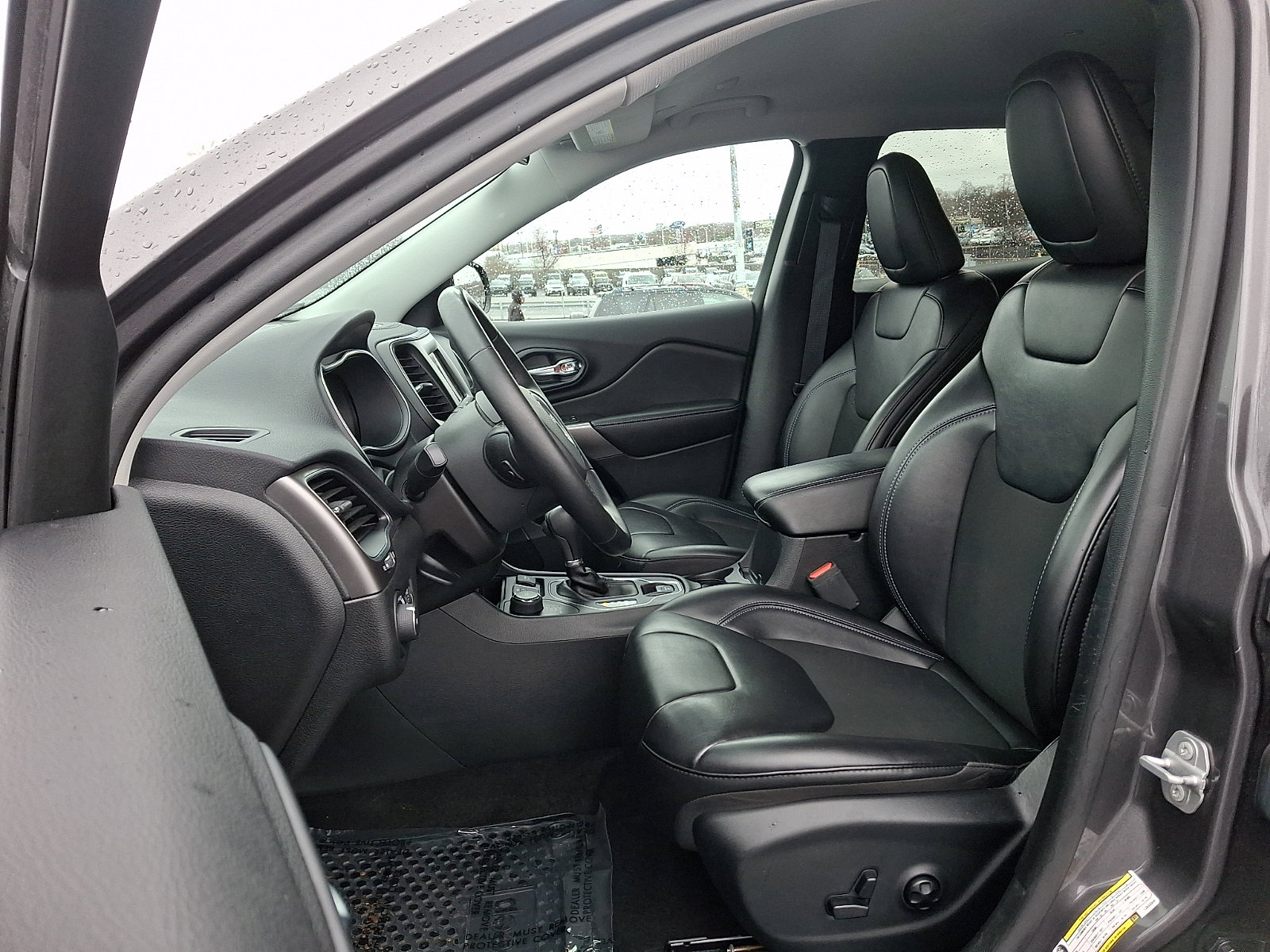 Used 2020 Jeep Cherokee Latitude Plus w/ Cold Weather Group image 13