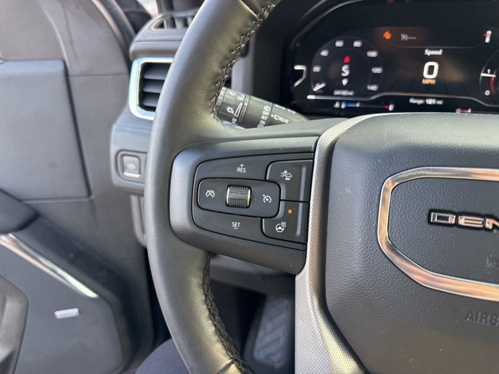 Used 2023 GMC Yukon XL Denali AWD/4WD image 31