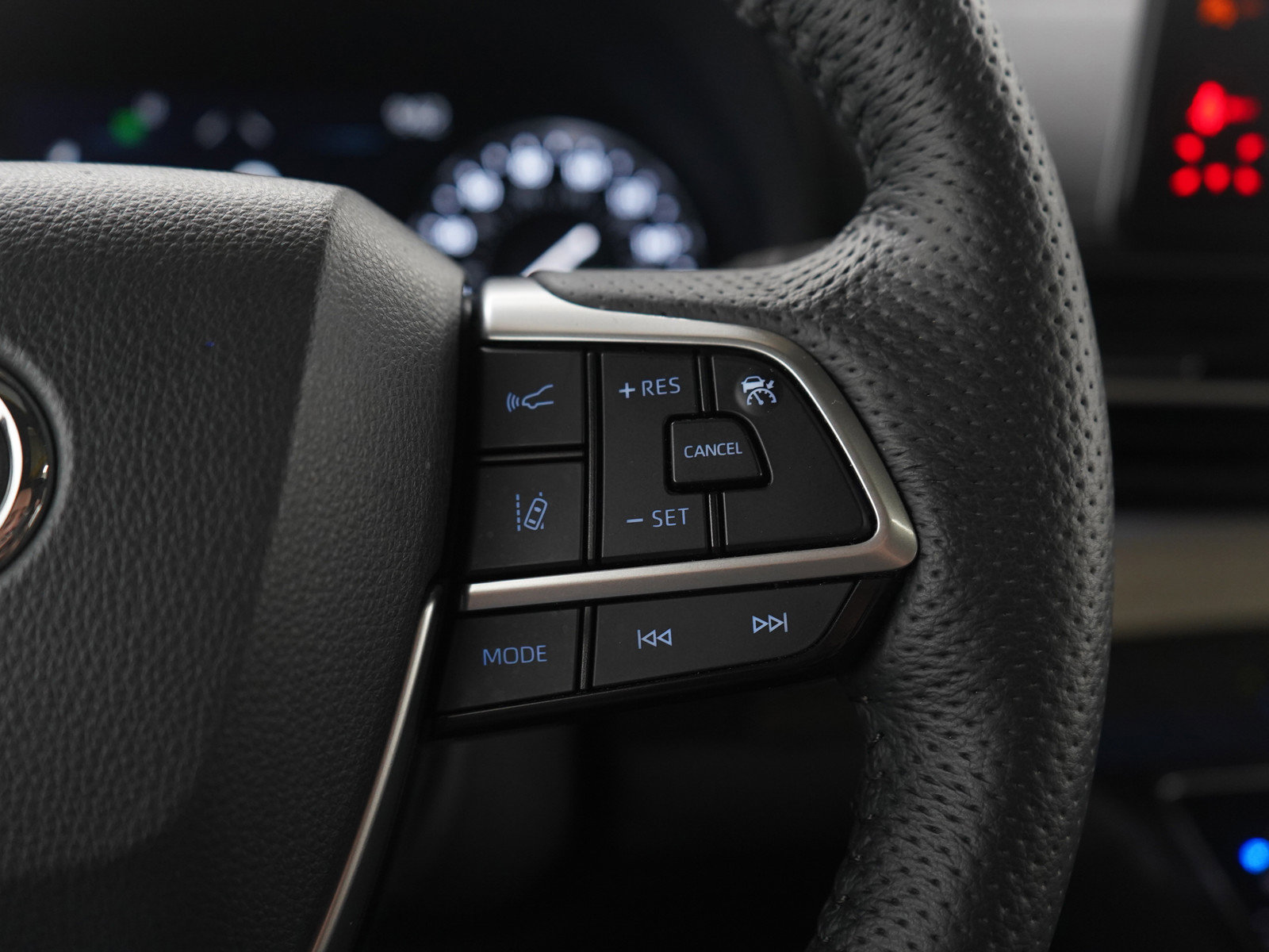 Used 2021 Toyota Sienna Limited image 32