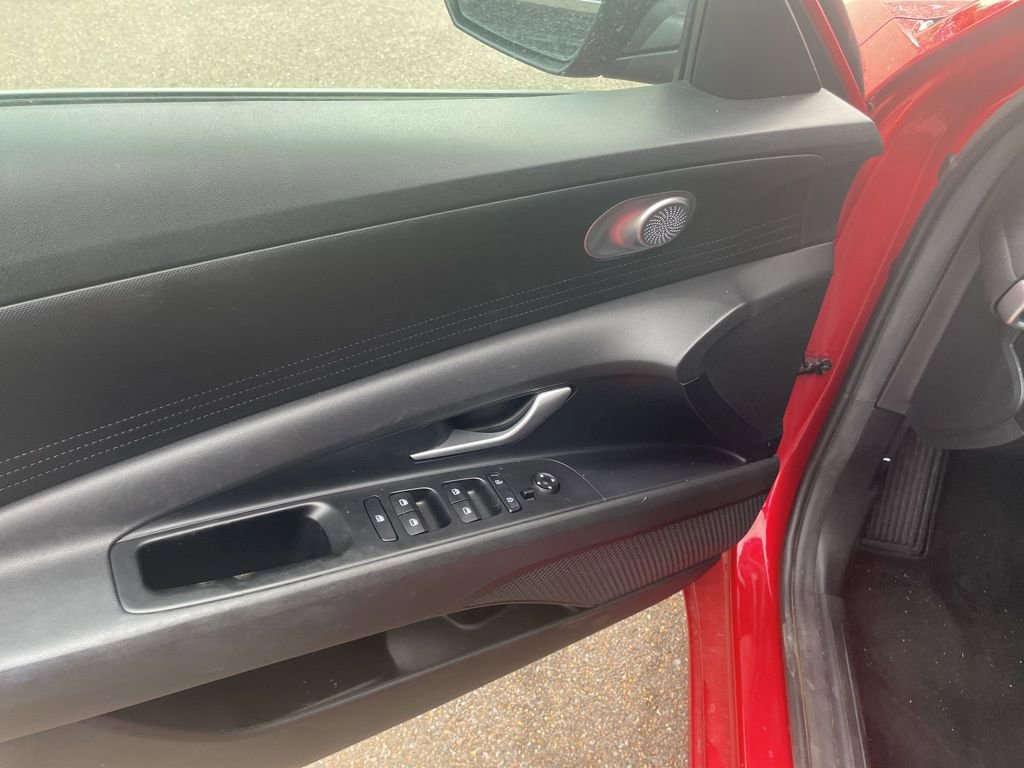 Used 2023 Hyundai Elantra SEL image 21