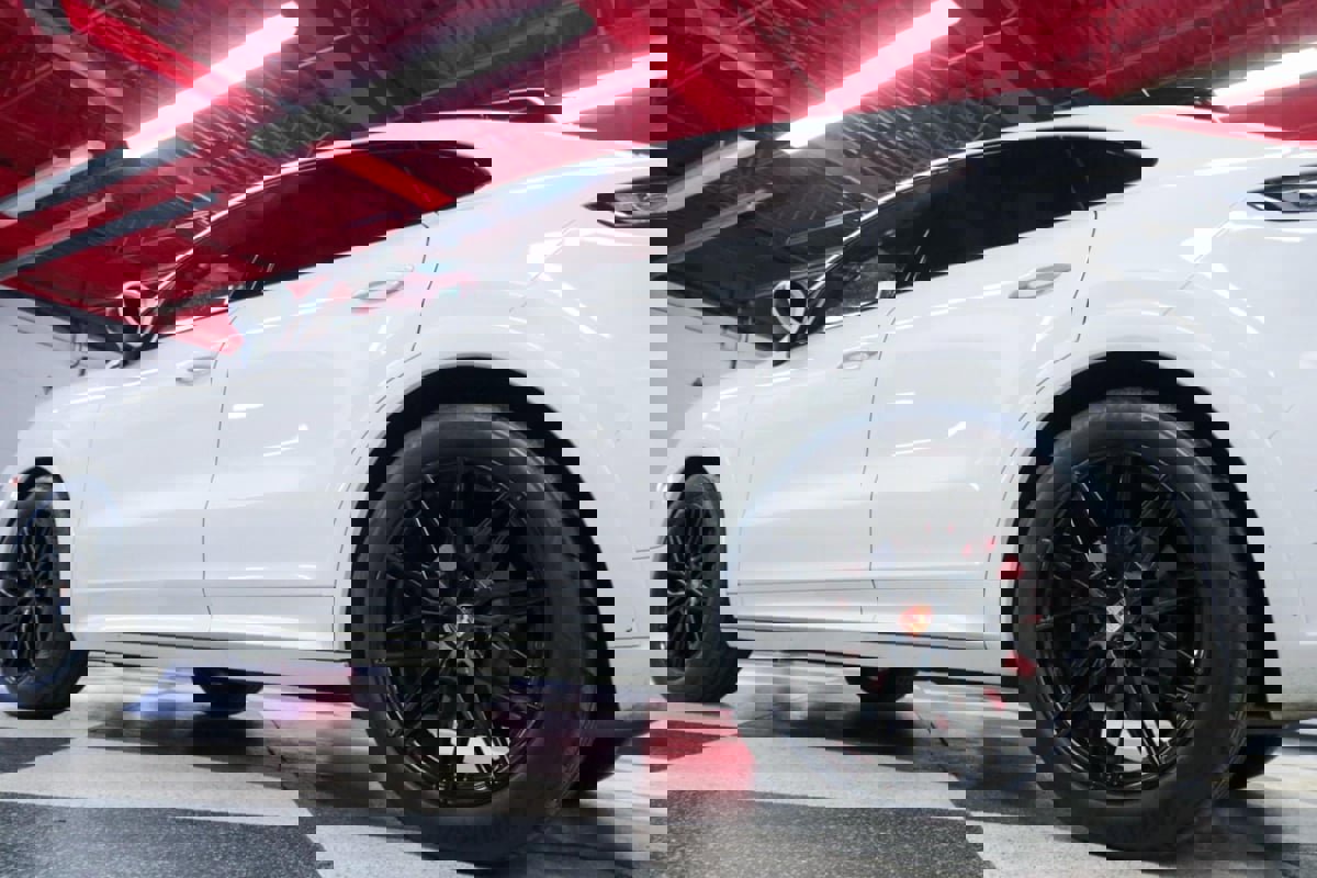 Used 2025 Porsche Cayenne Coupe image 39