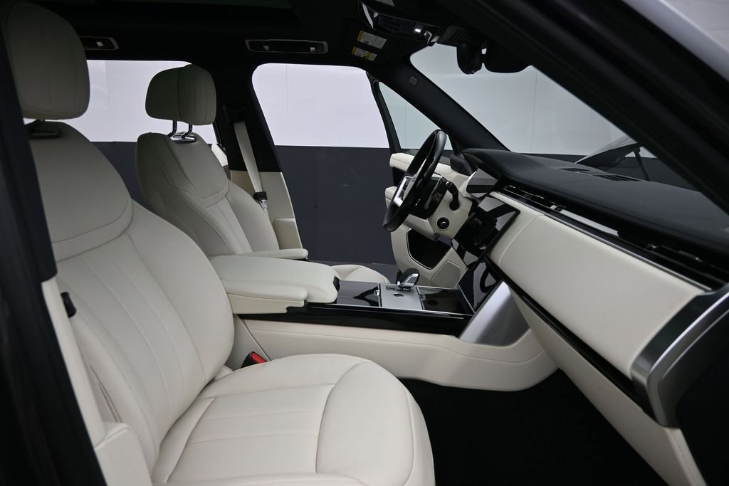 New 2026 Land Rover Range Rover Long Wheelbase SE AWD/4WD image 11