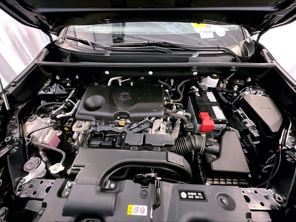 Certified 2021 Toyota RAV4 LE AWD/4WD image 29