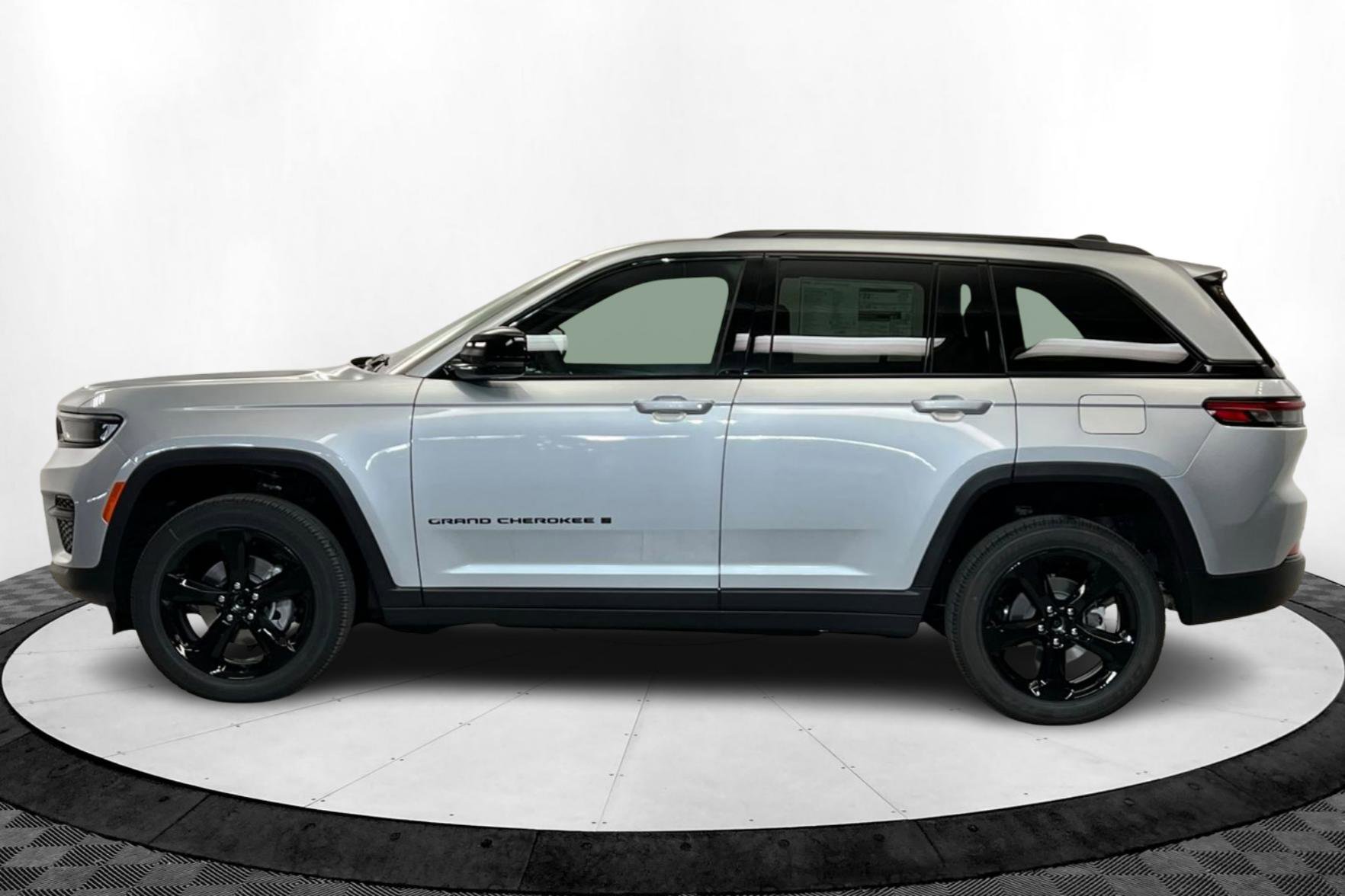 New 2025 Jeep Grand Cherokee Altitude AWD/4WD image 2