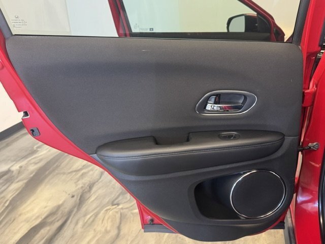 Used 2017 Honda HR-V EX image 35