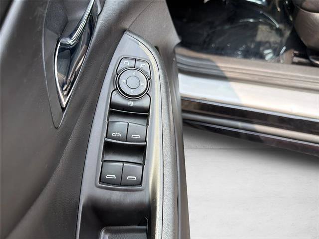 Used 2018 Chevrolet Volt LT w/ Comfort Package FWD image 11