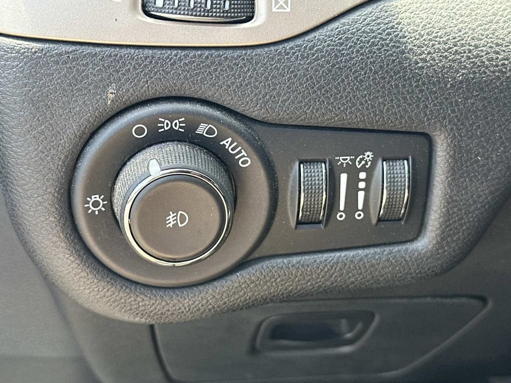 Used 2016 Jeep Cherokee Limited AWD/4WD image 29