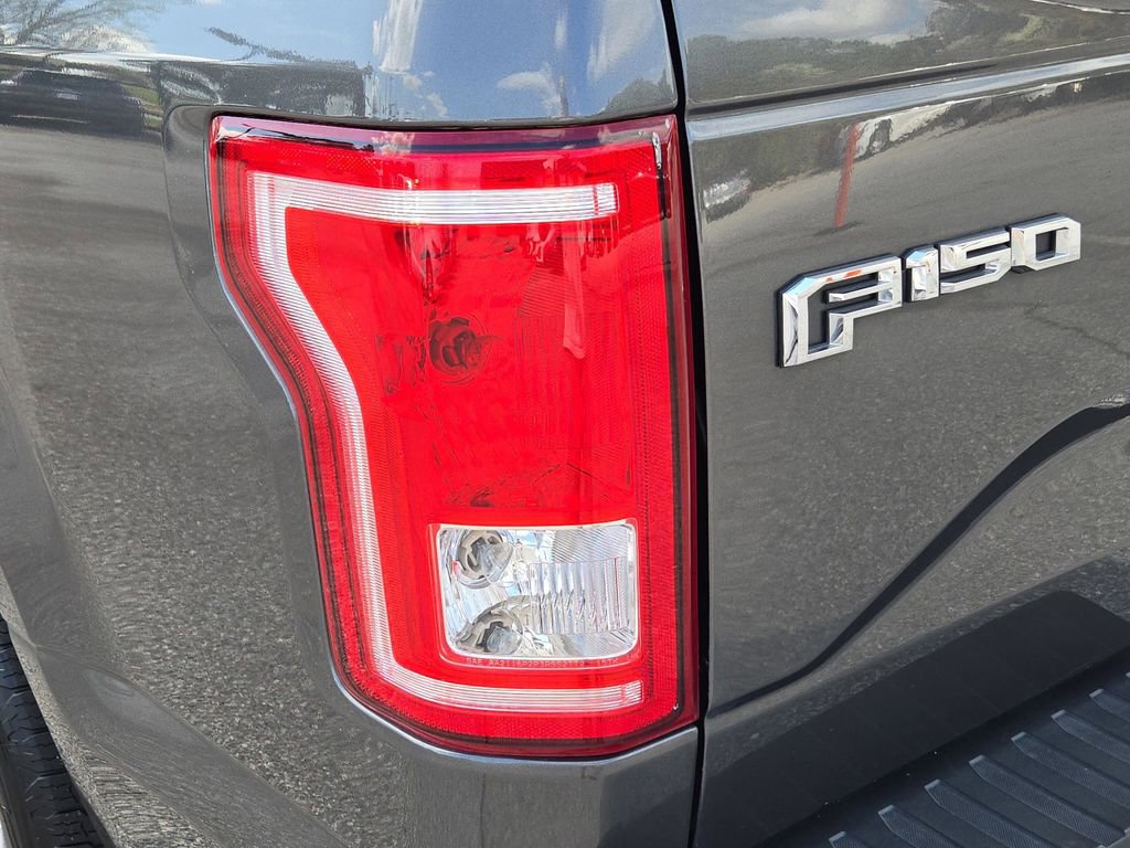 Used 2017 Ford F150 XLT w/ Equipment Group 302A Luxury image 12