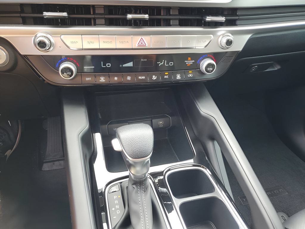 Used 2025 Kia Telluride LX FWD image 15