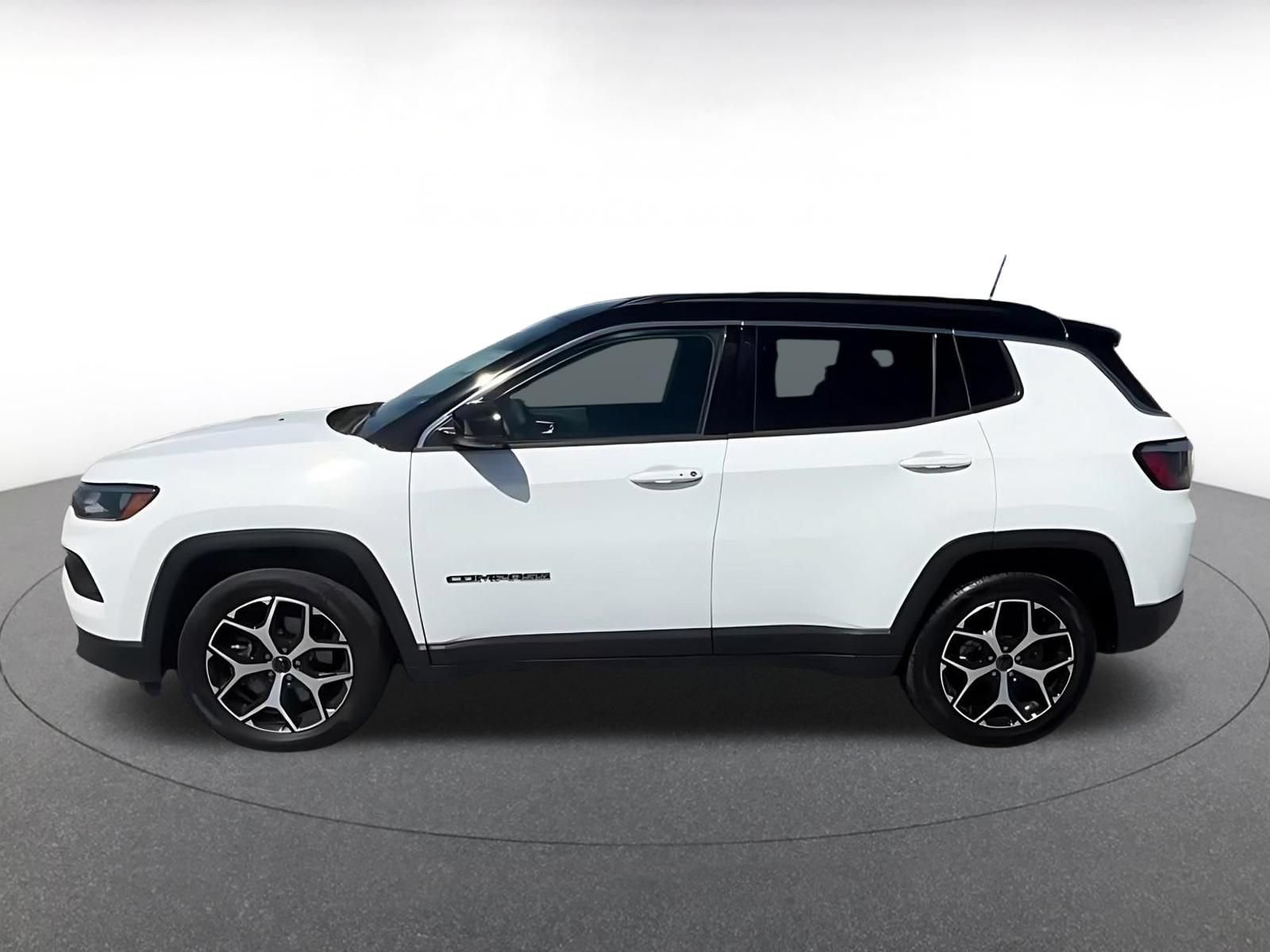 Used 2025 Jeep Compass Limited AWD/4WD image 9