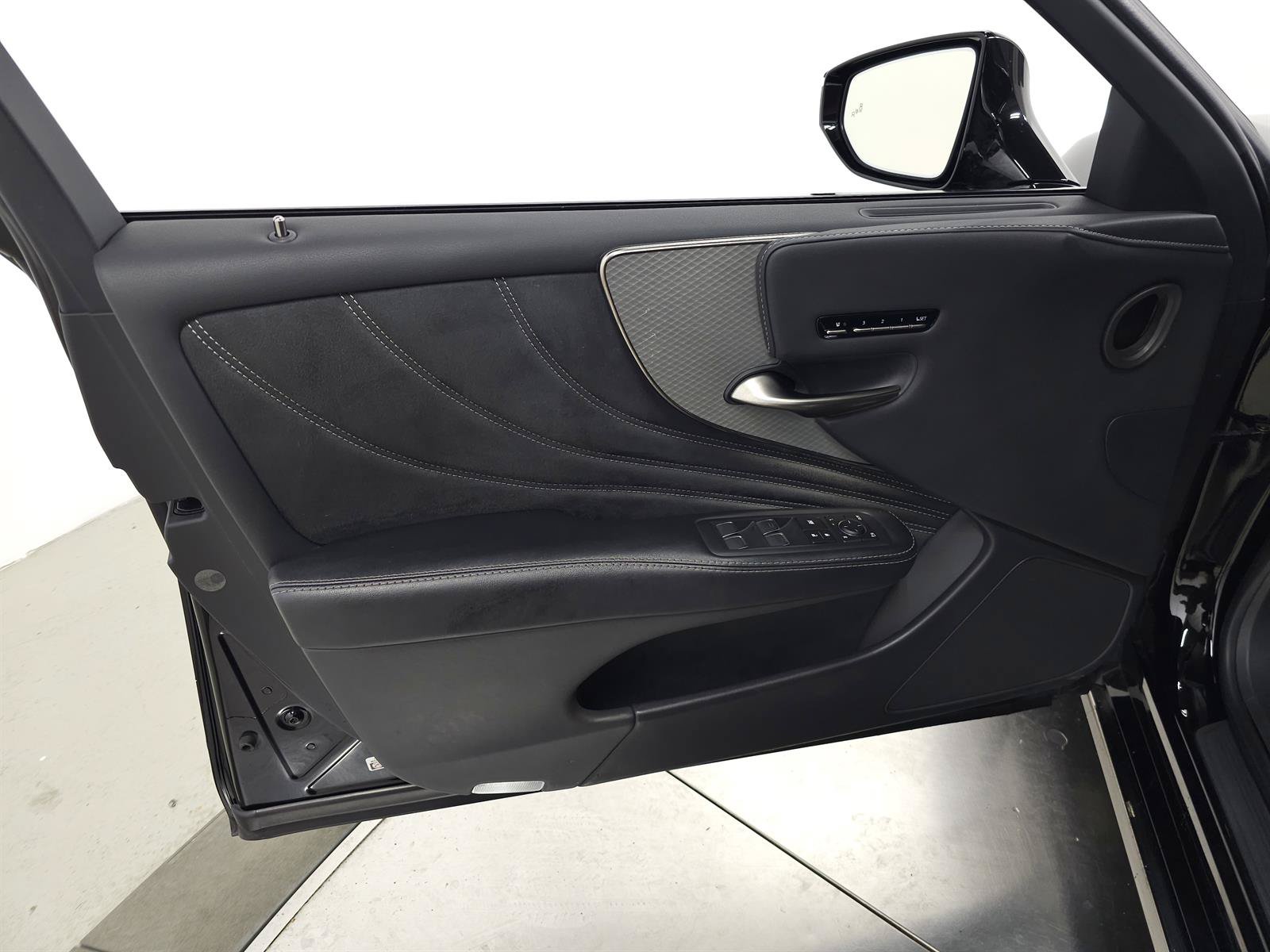 Used 2018 Lexus LS 500 F Sport w/ Accessory Package (Z2) AWD/4WD image 13