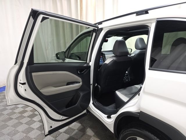 Used 2025 Subaru Forester Limited image 27