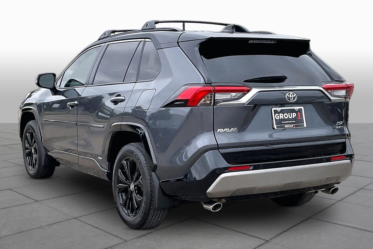 Used 2025 Toyota RAV4 XSE AWD/4WD image 12