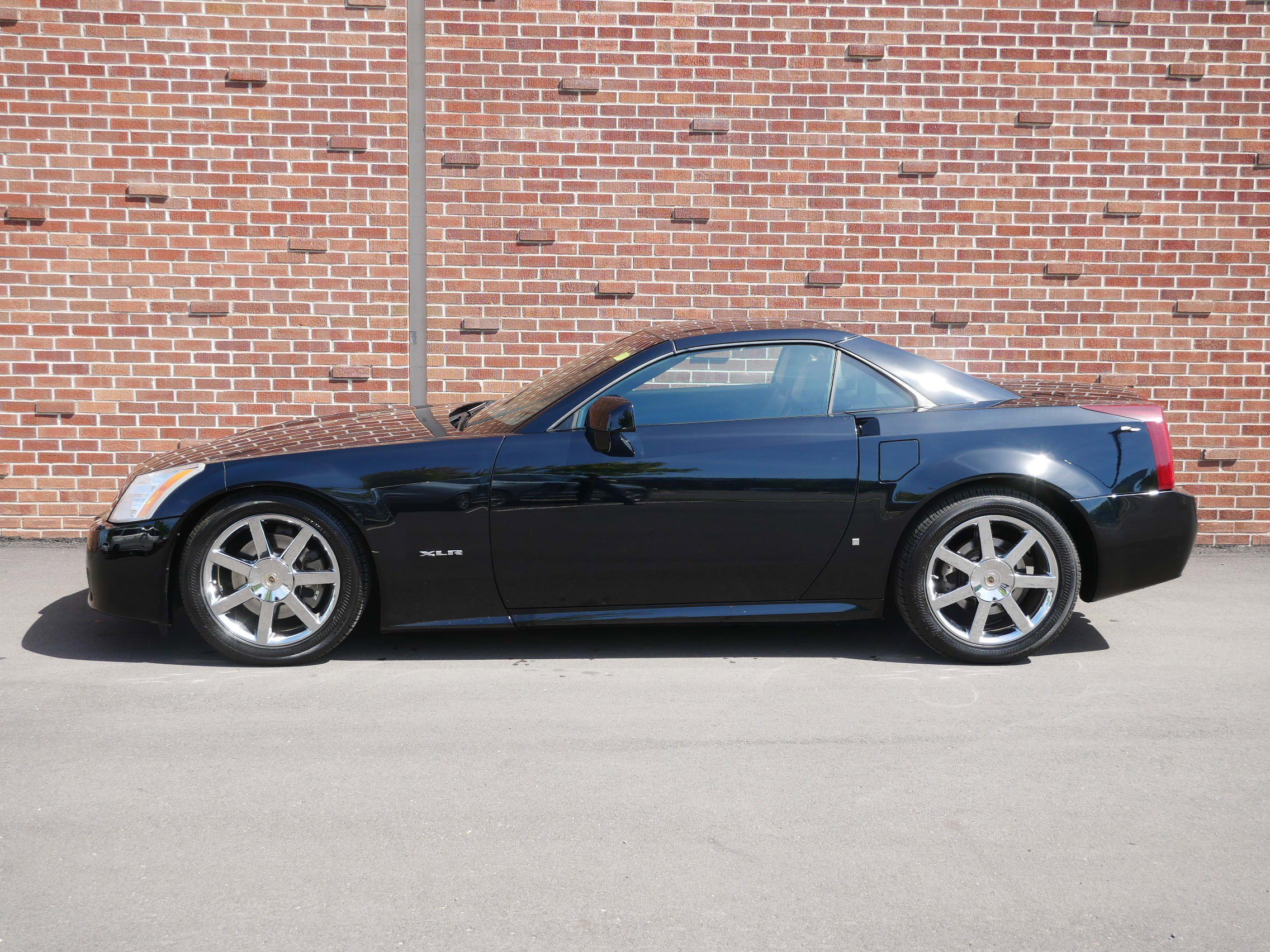 Used 2007 Cadillac XLR RWD image 2