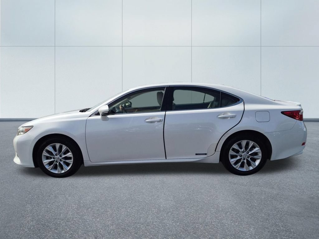 Used 2014 Lexus ES 300h w/ Luxury Package w/Bamboo Trim FWD image 3