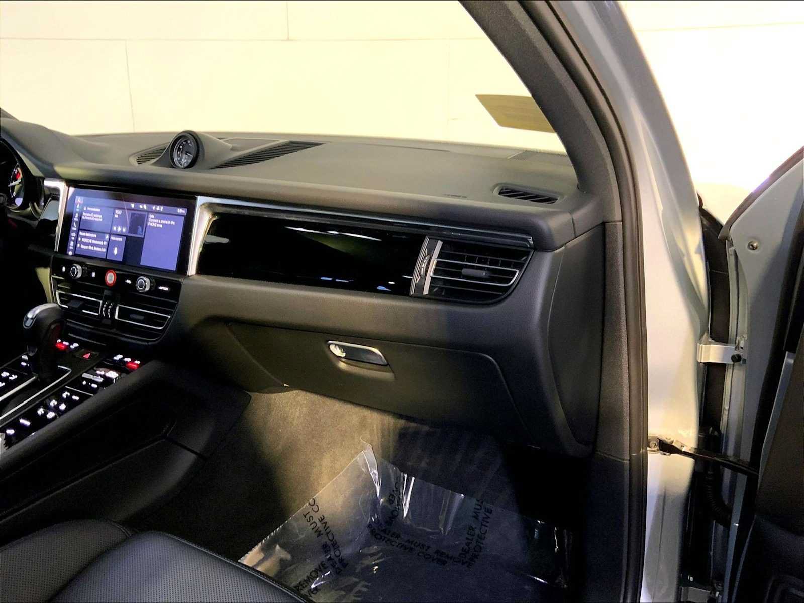 Certified 2026 Porsche Macan AWD/4WD image 22