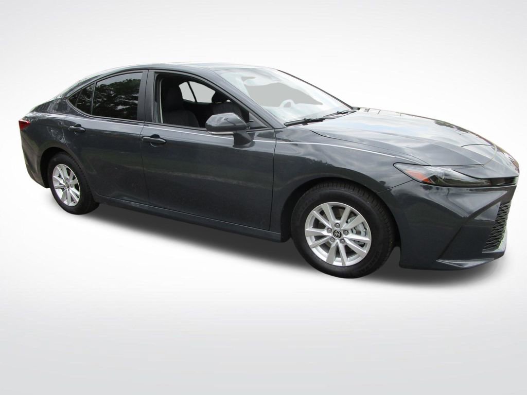 Used 2025 Toyota Camry LE image 5