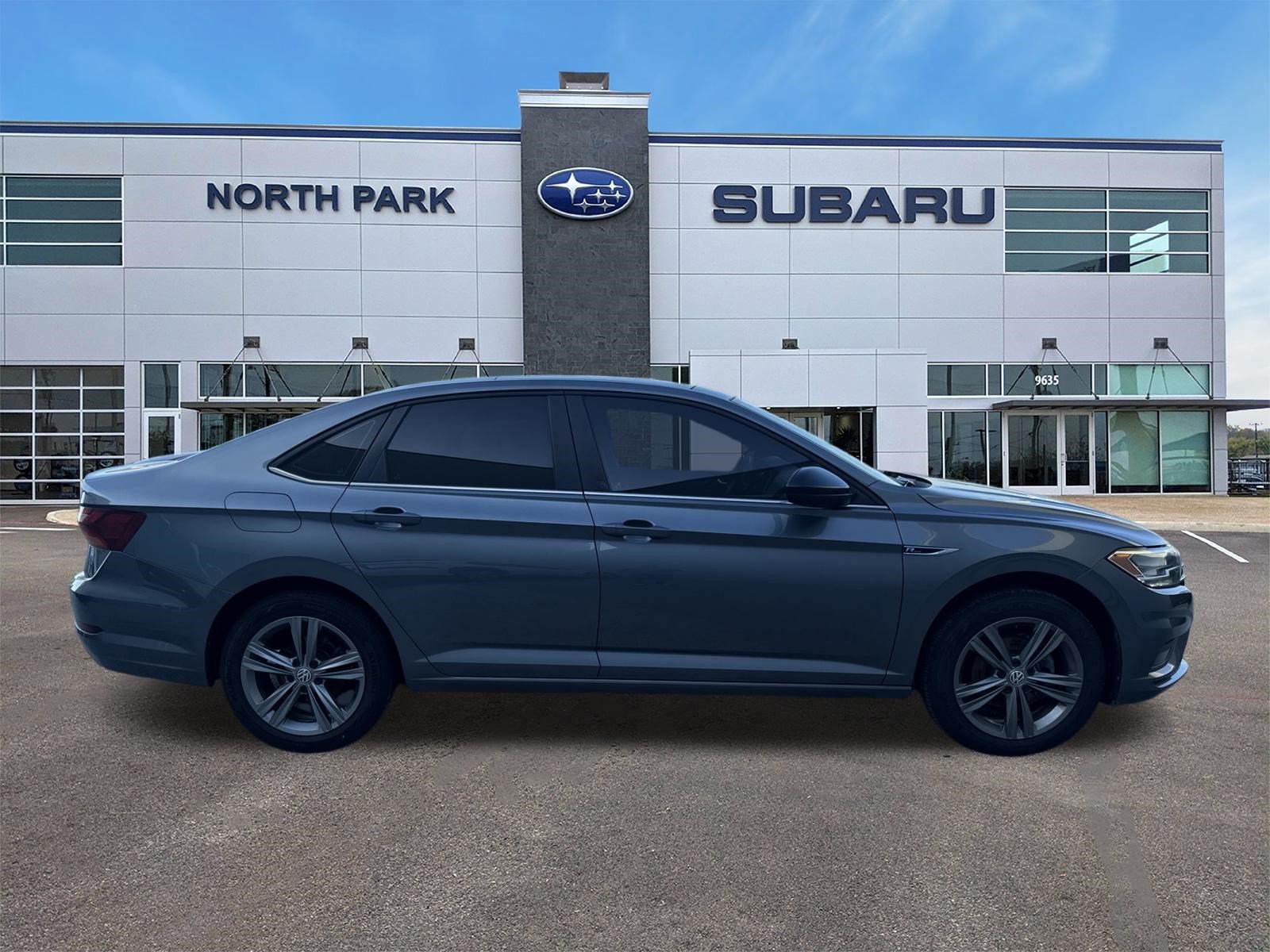 Used 2019 Volkswagen Jetta R-Line FWD image 2