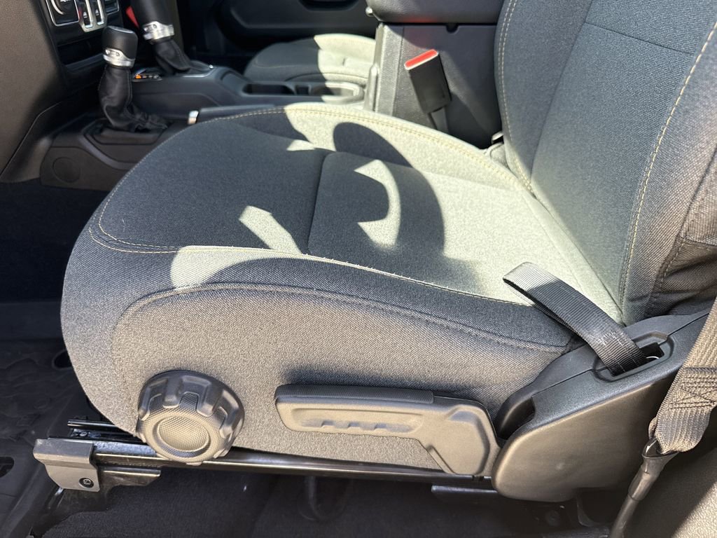 Used 2025 Jeep Wrangler Sport image 13