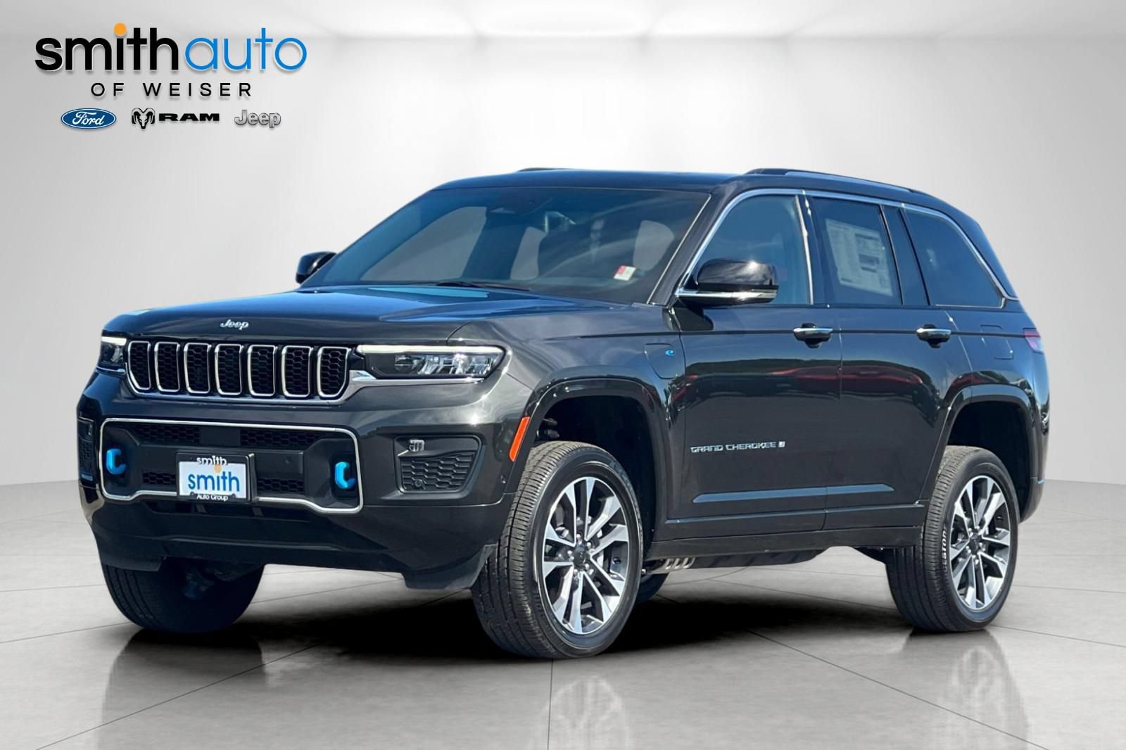 Used 2024 Jeep Grand Cherokee Overland w/ Luxury Tech Group IV AWD/4WD image 9