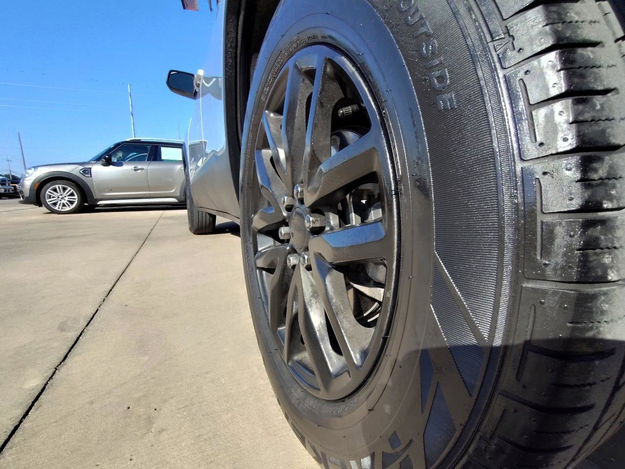 Used 2019 GMC Acadia SLT FWD image 11